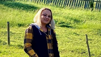 Den 38-årige 3F'er og rumæner Raluca Ionescu har fået efterbetalt 75.000 kroner, efter at hun blev snydt for løn og fyret hos Danmarks største mælkeproducent, Rønhave ApS.