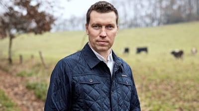 Formanden for erhvervsorganisationen L&F, Søren Søndergaard, er tavs om en sag, hvor et bestyrelsesmedlem af organisationen skal betale en godtgørelse til en landbrugspraktikant. 