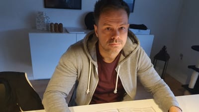 - Nu når jeg taler om det, rejser mine nakkehår sig. Det er modbydeligt. Føj, siger 42-årige Dan Bækgaard Iversen, der efter at være blevet udsat for en arbejdsulykke er blevet overvåget af forsikringsselskabet Codan.
