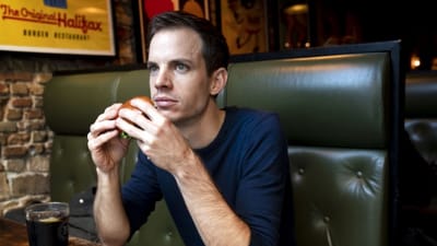 Wolts danske direkt&oslash;r, S&oslash;ren Meier Svendsen, havde inviteret sig selv i Folketinget, men ville ikke svare p&aring; sp&oslash;rgsm&aring;l fra Fagbladet 3F.