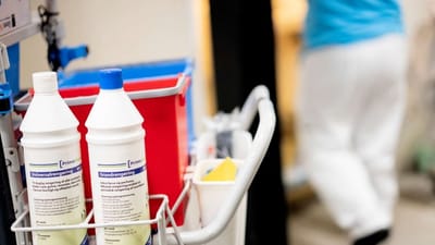 Der er hundredvis af job til ukrainske flygtninge i Danmark, hvis de vil have dem. De fleste er ufagl&aelig;rt arbejde som reng&oslash;ring, k&oslash;kkenmedhj&aelig;lper eller lagerarbejde. Men visse efterlyser ogs&aring; IT-professionelle.
