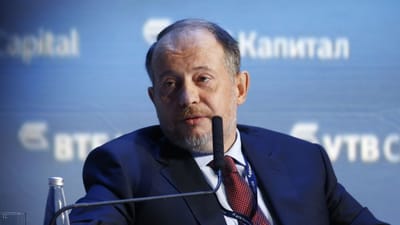 Stålmagnaten Vladimir Lisin ejer den største arbejdsplads i Frederiksværk og har meget tætte bånd til den russiske præsident Vladimir Putin.