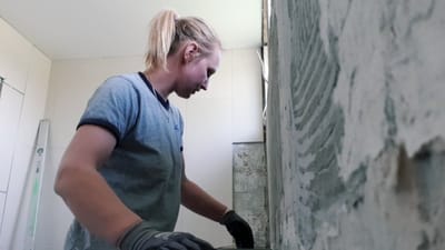 - Det er ikke sjovt at g&aring; p&aring; arbejde og have ondt, siger den 37-&aring;rige murer og 3F'er.