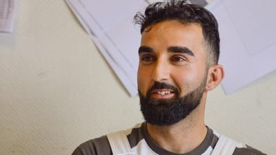 Murersvendens nuv&aelig;rende midlertidige opholdstilladelse udl&oslash;ber i &aring;r. - Lige nu kan jeg ikke se min fremtid, jeg kan ikke se, hvad der kommer til at ske med mig, siger 25-&aring;rige Mousa Zare.