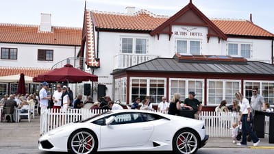 I uge 29 flokkes rige i dyre biler mod Skagen og Ruths Hotel.