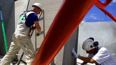 Særligt faglærte og ufaglærte vil opleve arbejdsløsheden, når økonomien vender, siger økonomer.