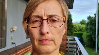Linda Hiort er bekymret for, hvordan hendes &oslash;konomi og helbred bliver, og om hun som 70-&aring;rig ikke vil v&aelig;re i stand til at l&oslash;fte b&oslash;rneb&oslash;rnene.