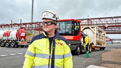 - Vi kommer ikke til at arbejde mere, hvis store bededag bliver afskaffet, lyder det fra Jens Christian Rønn Iversen, der er fællestillidsrepræsentant på FMC. I 2022 havde 3F'erne på virksomheden i gennemsnit tre ugers overarbejde.