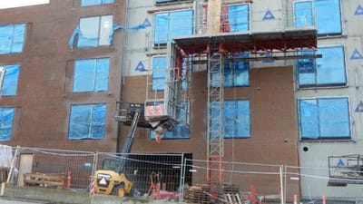 Arbejdsgiveren havde platformen til eftersyn få måneder inden ulykken, men der blev ikke lavet den påkrævede belastningsprøve, viser rapporten fra Arbejdstilsynet.