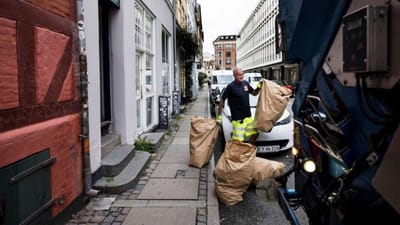K&oslash;benhavnere f&aring;r ikke hentet skrald i disse dage. Skraldem&aelig;nd strejker p&aring; andet d&oslash;gn.