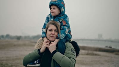 Julie Espenhain har f&aring;et sin praktiserende l&aelig;ge til at skrive ind i s&oslash;nnen Max' sundhedsjournal, at han har v&aelig;ret udsat for asbest, hvis han skulle blive syg af det som voksen.