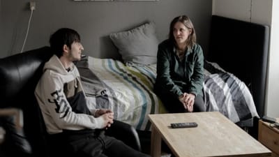 25-&aring;rige Emiliano Alcarraz og hans 34-&aring;rige s&oslash;ster, Laura Alcarraz, var ofre for menneskehandel til tvangsarbejde p&aring; en g&aring;rd i Danmark. Spanierne mener, at de har i alt 50.000 kroner til gode i manglende betaling af l&oslash;n.