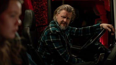 Michael Asmussen tog stort kørekort for at spille rollen så autentisk som muligt i virkeligheden og ikke bare i en studieopstilling.