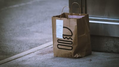 Takeouts forretningsmodel gik ud på at stille sin it-platform til rådighed for restaurantkæder og andre spillere, som gerne vil rive sig løs fra de store udbringningsplatforme og beholde en større del af overskuddet. Takeout tilbød også at stå for logistikken i forhold til udbringning.