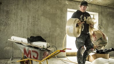 "Du talte med Dansk El-forbund. Jeg kan ikke stole på dig mere". Sådan lød det fra chefen, før en elektriker blev fyret. 