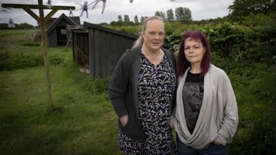 Anette Dahl Jensen (tv.) og Charlotte Bechmann blev underbetalt som fleksjobbere på Jewa Skive.