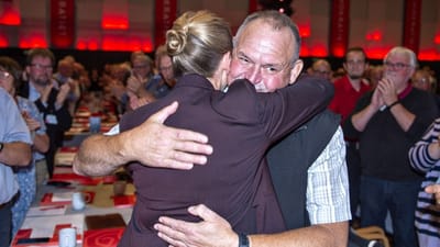 Der var stor gl&aelig;de, da statsminister Mette Frederiksen (S) for flere &aring;r siden kunne love bryggerimedarbejderen Arne Juhl, at han kunne g&aring; p&aring; tidlig pension. Siden har flere fulgt med, og over 58.000 danskere er nu tildelt den s&aring;kaldte Arne-pension. 