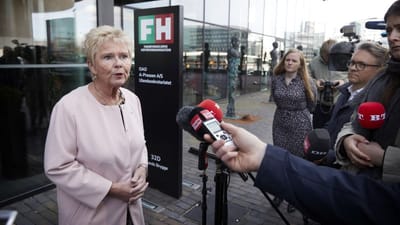 Lizette Risgaard møder pressen 28. april, efter at Berlingske og Ekstra Bladet aftenen før havde afsløret upassende opførsel over for flere yngre mænd.