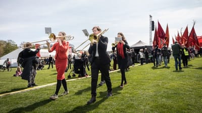 Arbejdersange var der masser af til dette &aring;rs fejring af arbejderens internationale kampdag i F&aelig;lledparken i K&oslash;benhavn.