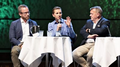 Mette Frederiksen, Jakob Ellemann-Jensen og Lars L&oslash;kke Rasmussen p&aring; bes&oslash;g i Aalborg p&aring; deres nylige bustur rundt i landet. Snart lancerer de tre skattelettelser p&aring; arbejde. 