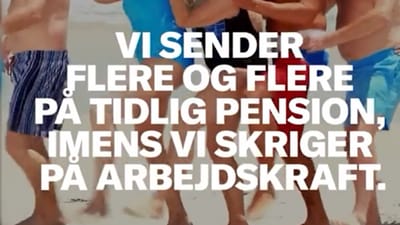 Med teksten "Vi sender flere og flere p&aring; tidlig pension, imens vi skriger p&aring; arbejdskraft" er denne annonce en del af Dansk Erhvervs kampagne.