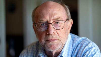 Hans Erik Meyer mistede i juni i &aring;r sin s&oslash;n Michal efter en arbejdsulykke p&aring; Danish Crowns slagteri i Blans, hvor han blev klemt fast i en stor kassevasker. 