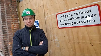 Faglig sekretær Rasmus Kreutzmann forklarer, at mange udenlandske arbejdere stikker af fra byggepladserne, fordi deres løn- og arbejdsforhold eller opholdsgrundlag ikke er i orden.