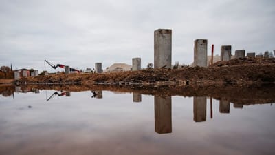 Giftgrunden i Nyborg har tidligere huset en tj&aelig;refabrik, der br&aelig;ndte ned til grunden. Siden har ingen gjort noget synderligt for at rydde jorden for kemiske stoffer.