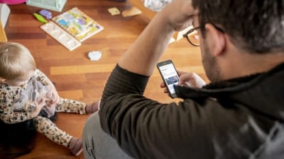 - Familier, der v&aelig;lger at g&aring; ned i tid eller flytte v&aelig;k fra storbyen for at f&aring; familieliv og arbejdsliv til at h&aelig;nge sammen, vender ikke arbejdet og samfundet ryggen. De har simpelthen bare for travlt, lyder det fra forsker.
