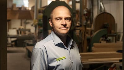 Sjofle vittigheder, blondinejokes og n&oslash;genkalendere skal v&aelig;re fortid i byggebranchen, mener Martin Skou. 
