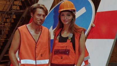 I stedet for l&oslash;n fik en 3F'er en regning, da han var ansat i et firma, som solgte arbejdst&oslash;j. Personerne p&aring; billedet har ikke noget med sagen at g&oslash;re. 