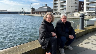 Vi f&oslash;ler os h&aelig;ngt ud og forhadte, men vi har alts&aring; intet med virksomhedens problemer at g&oslash;re, siger Susan Rasmussen og Janne Becker.&nbsp;&nbsp;