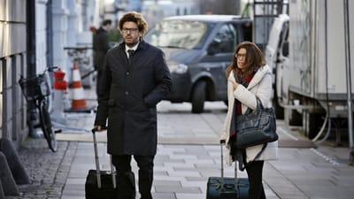 Administrerende direktør Domenico Rizzo og en kvindelig ansat i Solesi var i Arbejdsretten 17. november. Kravet til Solesi er 14,5 millioner kroner for grov underbetaling på Dongs olieterminal. Der falder kendelse inden for få uger.