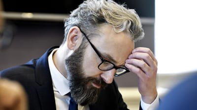 Transportminister Ole Birk Olesen (LA) bekr&aelig;fter nu, at endnu et af firmaerne p&aring; Storstr&oslash;msbroen kan ende med at skulle forlade projektet, hvis de bliver d&oslash;mt for deres rolle i en sag om korruption i Italien.