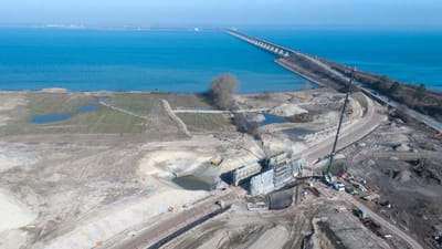 Den italienske hovedentreprenør på Storstrømsbroen har tidligere fået kritik for at give kontrakter til kontroversielle selskaber.