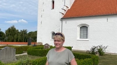 Nancy Lantau Larsen p&aring; sin nye arbejdsplads i Gallup Kirke, hvor hun ikke har oplevet problemer med d&aring;rligt psykisk arbejdsmilj&oslash;.