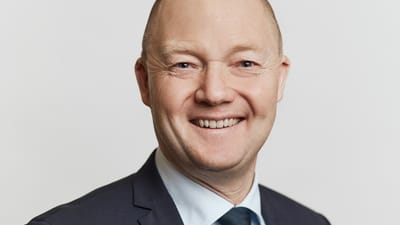 Borgmester Jens Ejner Christensen (V) fra Vejle mener, at det er ude af kommunens h&aelig;nder, n&aring;r nye private firmaer skal til at overtage opgaverne efter det fyrede firma Renell. 