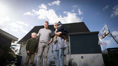 - Vi f&oslash;lte det som et overgreb. Og det, de har gjort, kan i v&aelig;rste tilf&aelig;lde f&aring; vidtr&aelig;kkende konsekvenser for vores familie. Vi f&oslash;lte os meget overladt til os selv. Det var s&aring; frustrerende, at vi var n&oslash;dt til at st&aring; og se til p&aring; noget, som var s&aring; &aring;benlyst ulovligt, siger Michelle Schou Andersen.