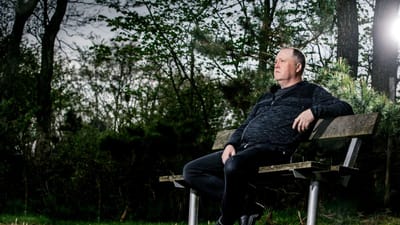 Alex Vejlgaard Hansen blev forgiftet af farlig kemi for otte &aring;r siden. Han venter fortsat p&aring; erstatning. 
