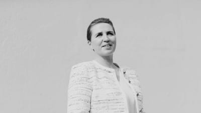 - Det er der jo en meget, meget stor sorg og smerte forbundet med. Jeg savner hende stadig. Faktisk hver dag, siger statsminister Mette Frederiksen (S) om sin mor, Anette Frederiksen, der døde som 58-årig af asbestrelateret kræft.