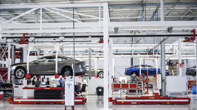 I Danmark har Dansk Metal p&aring;peget, at der ikke er tale om "social massegrav" p&aring; Teslas v&aelig;rksteder &ndash; men at det undergraver danske l&oslash;n- og arbejdsvilk&aring;r, n&aring;r internationale firmaer kommer til Danmark og ikke vil indg&aring; overenskomst. 