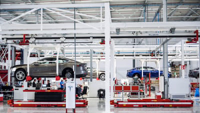Tesla-fabrikken i Grünheide ligger godt 35 kilometer fra Berlin. Billedet her er fra en Tesla-fabrik i Tilburg, Holland.