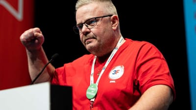 - Det er positivt, at arbejdsgiverne gerne vil hj&aelig;lpe os. Men det er negativt, hvis man begynder at se ned p&aring; dem, der er anderledes eller ikke inden for normen af sundhed, siger lastbilchauff&oslash;r Emil Hansen. 