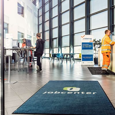 Kommunernes jobcentre st&aring;r for skud og er blevet et tema i valgkampen.