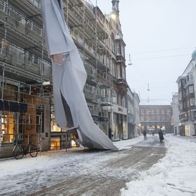 Mange h&aring;ndv&aelig;rkere blev sendt hjem, fordi de ikke kunne komme i jorden eller bruge materialer p&aring; grund af frosten. Det viser tal fra 3F. 