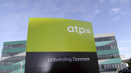 Udbetaling Danmark, som drives af ATP og bor i Holstebro og flere andre steder i landet, holder op med at sende breve fra 1. september i år, hvis regeringen får sit forslag igennem.