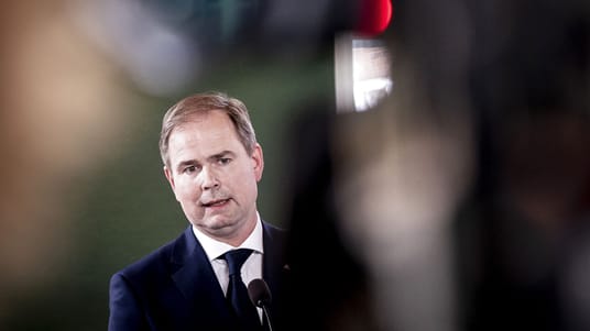 - Vi ser, at der er meget h&oslash;j inflation i det danske samfund, og derfor er det vigtigt - ogs&aring; n&aring;r vi laver aftale med kommunerne - at det er en meget ansvarlig &oslash;konomi, som ikke puster til inflationen, siger finansminister Nicolai Wammen (S). (Arkivfoto).