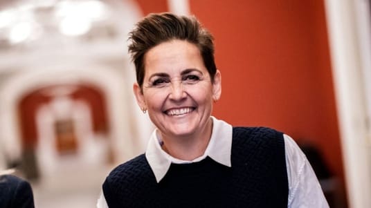 Pia Olsen Dyhr og SF g&aring;r frem i tredje m&aring;ling i streg.