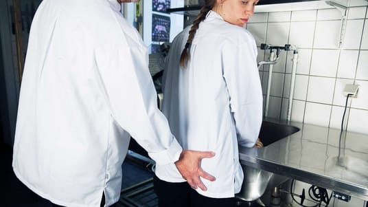 Ingen af de erhvervsskoler, som Fagbladet 3F har talt med, f&oslash;ler sig oversv&oslash;mmet i henvendelser til de whistleblowerordninger, elever kan kontakte, hvis de for eksempel oplever kr&aelig;nkelser eller andre kritisable forhold p&aring; deres skole. 