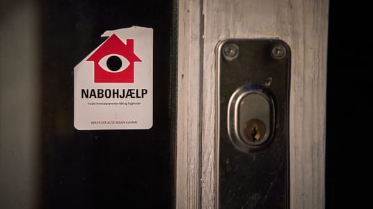 Det Kriminalpr&aelig;ventive R&aring;d siger, at politiet kan opklare flere indbrud ved borgernes medvirken. Hvis du ser personer med en mist&aelig;nkelig adf&aelig;rd i dit nabolag, s&aring; ring 114.